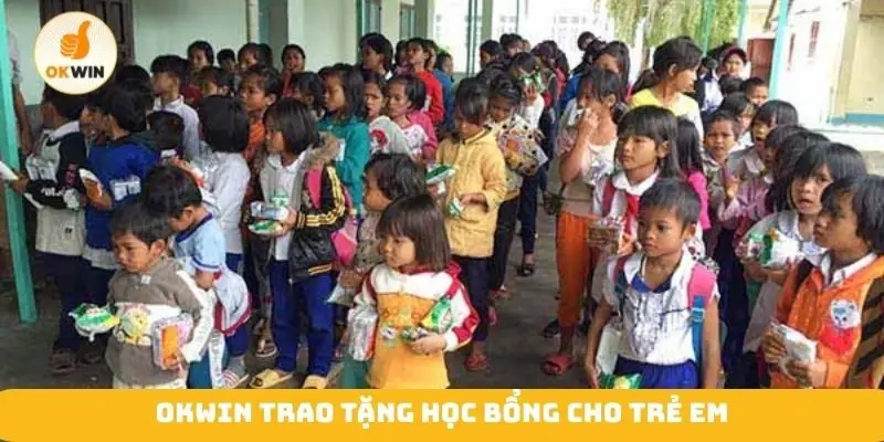 Okwin trao tặng học bổng cho trẻ em